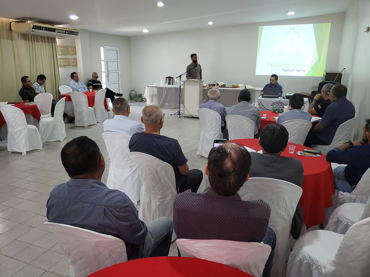 Pastores têm manhã de comunhão e edificação em café da APEP