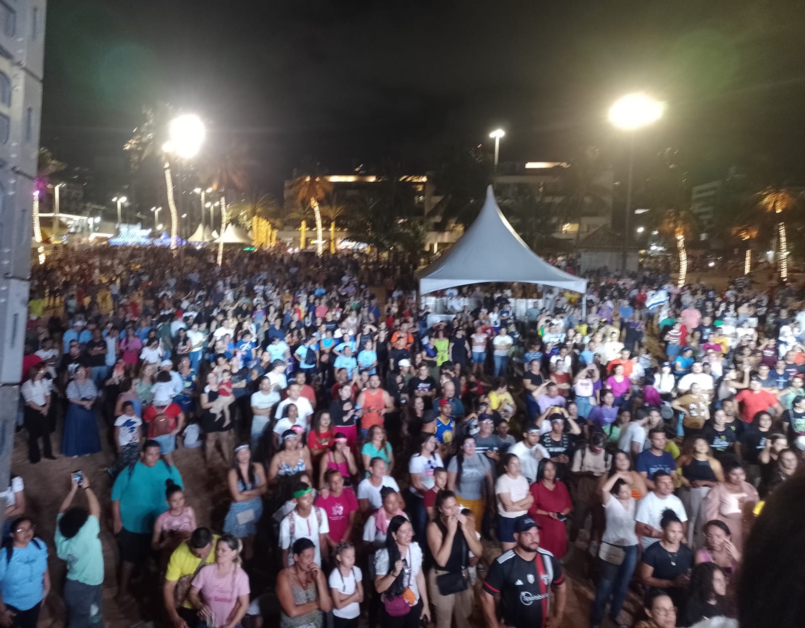 Marcha para Jesus reúne milhares de cristãos na Avenida Epitácio Pessoa